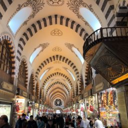 Grand Bazaar, Moscheen und Meer